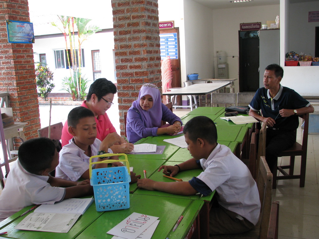 การนิเทศติดตามและประเมินผลการสอนของ “โครงการพัฒนาศักยภาพโรงเรียนในพระราชดำริและโรงเรียนขาดแคลนในเขตพื้นที่การศึกษา 4 จังหวัดภาคใต้”