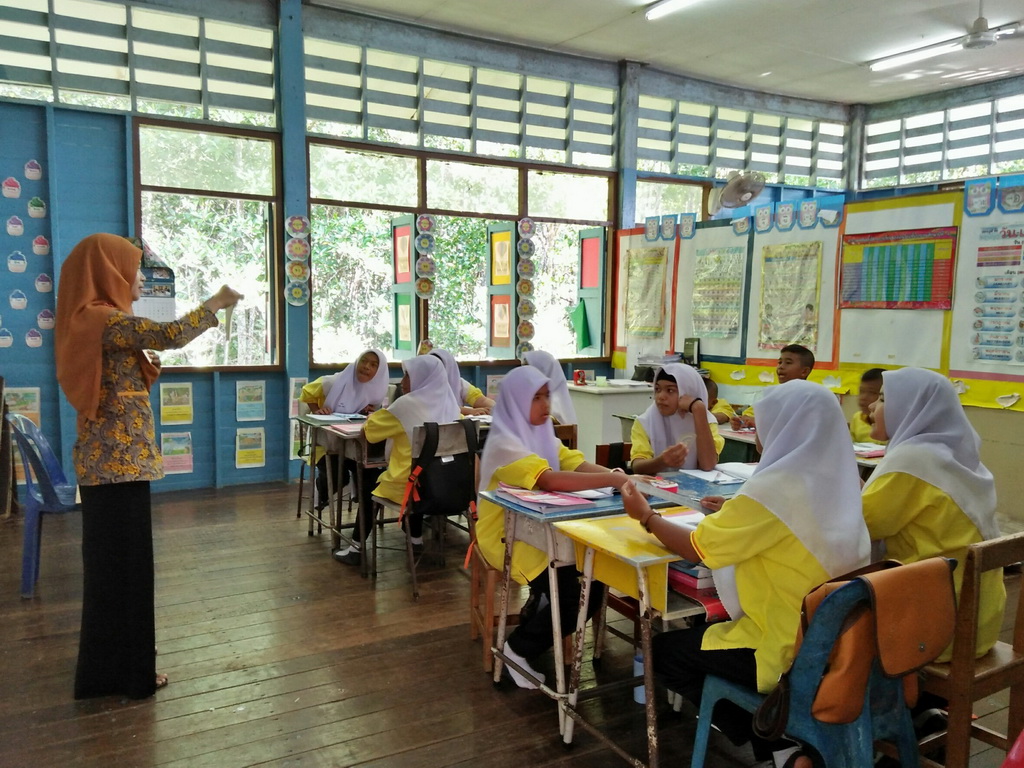 การนิเทศติดตามและประเมินผลการสอนของ “โครงการพัฒนาศักยภาพโรงเรียนในพระราชดำริและโรงเรียนขาดแคลนในเขตพื้นที่การศึกษา 4 จังหวัดภาคใต้”