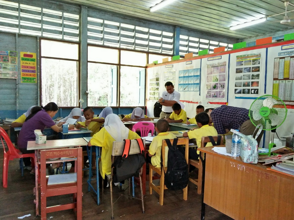 การนิเทศติดตามและประเมินผลการสอนของ “โครงการพัฒนาศักยภาพโรงเรียนในพระราชดำริและโรงเรียนขาดแคลนในเขตพื้นที่การศึกษา 4 จังหวัดภาคใต้”