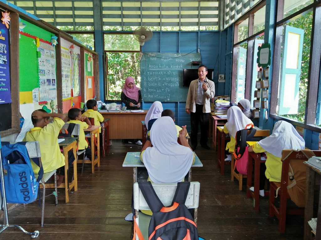 การนิเทศติดตามและประเมินผลการสอนของ “โครงการพัฒนาศักยภาพโรงเรียนในพระราชดำริและโรงเรียนขาดแคลนในเขตพื้นที่การศึกษา 4 จังหวัดภาคใต้”