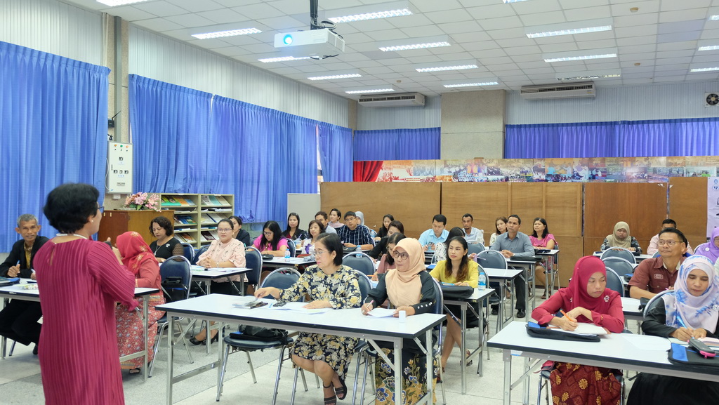 โครงการพัฒนาข้าราชการครูและบุคลากรทางการศึกษาก่อนแต่งตั้งให้มีและเลื่อนเป็นวิทยฐานะชำนาญการพิเศษ รุ่นที่ 106