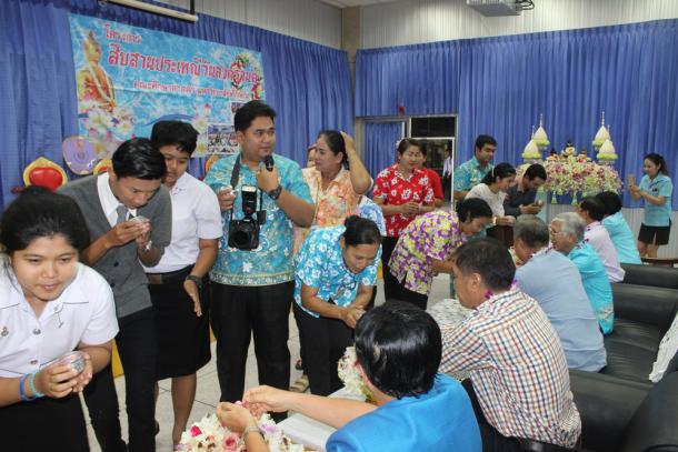 โครงการสืบสานประเพณีสงกรานต์ 2559