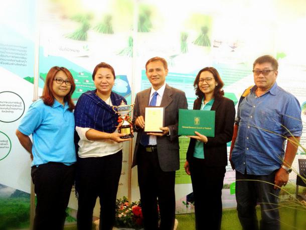 ขอแสดงความยินดีกับทีมวิจัยคณจารย์คณะศึกษาศาสตร์ มหาวิทยาลัยทักษิณ ได้รับถ้วยรางวัล Bronze Award