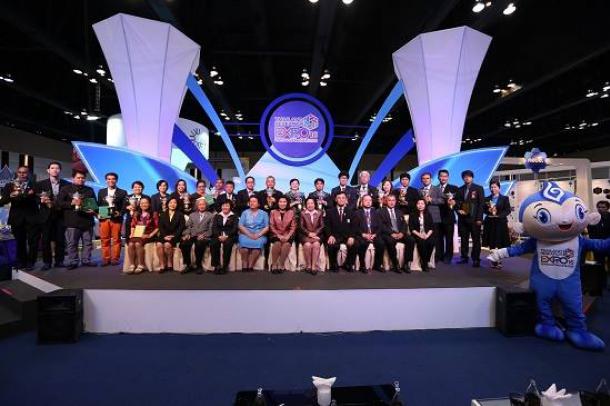 ขอแสดงความยินดีกับทีมวิจัยคณจารย์คณะศึกษาศาสตร์ มหาวิทยาลัยทักษิณ ได้รับถ้วยรางวัล Bronze Award