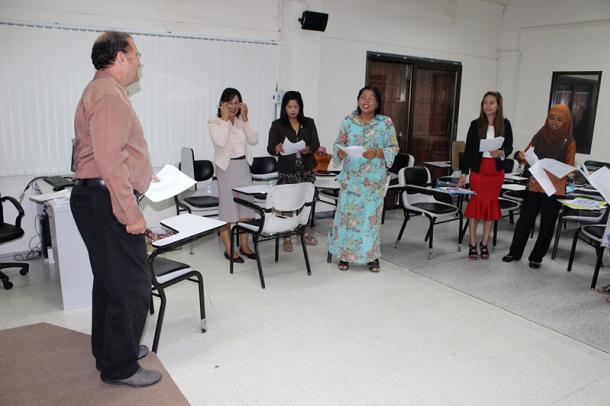 โครงการพัฒนาภาษาอังกฤษสำหรับครูสอนภาษาอังกฤษ ระดับประถมศึกษา ที่ไม่มีวุฒิทางภาษาอังกฤษ ประจำปี 2557