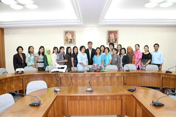 โครงการพัฒนาภาษาอังกฤษสำหรับครูสอนภาษาอังกฤษ ระดับประถมศึกษา ที่ไม่มีวุฒิทางภาษาอังกฤษ ประจำปี 2557