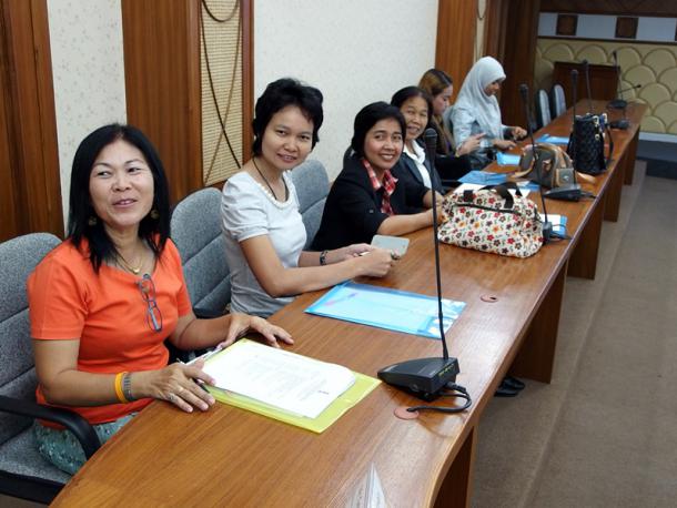 โครงการพัฒนาภาษาอังกฤษสำหรับครูสอนภาษาอังกฤษ ระดับประถมศึกษา ที่ไม่มีวุฒิทางภาษาอังกฤษ ประจำปี 2557