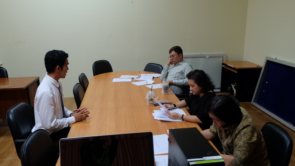 การสอบสัมภาษณ์นิสิตโครงการส่งเสริมและพัฒนาศักยภาพของนิสิตและบุคลากรกับสถาบันอุดมศึกษาในต่างประเทศ “SEED 2018”