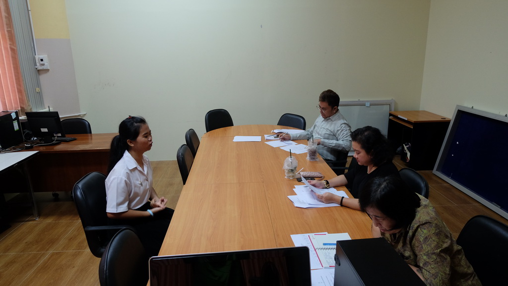 การสอบสัมภาษณ์นิสิตโครงการส่งเสริมและพัฒนาศักยภาพของนิสิตและบุคลากรกับสถาบันอุดมศึกษาในต่างประเทศ “SEED 2018”