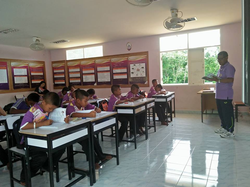 การนิเทศติดตามและประเมินผลการสอนของ “โครงการพัฒนาศักยภาพโรงเรียนในพระราชดำริและโรงเรียนขาดแคลนในเขตพื้นที่การศึกษา 4 จังหวัดภาคใต้”