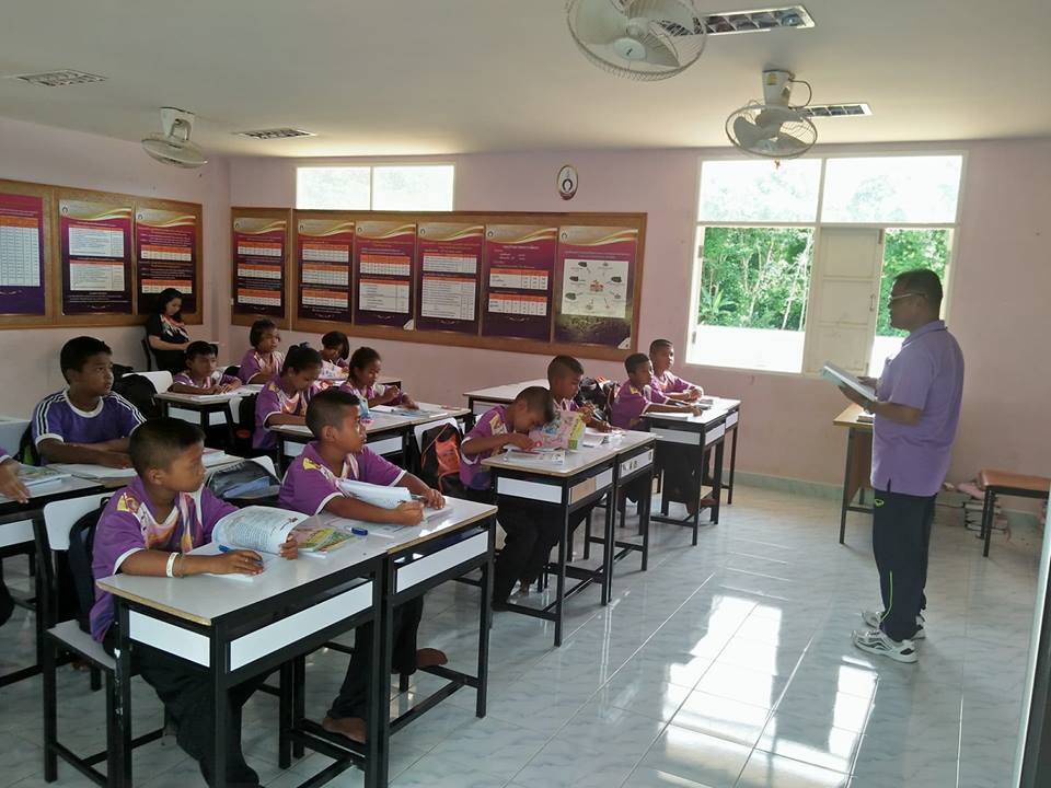 การนิเทศติดตามและประเมินผลการสอนของ “โครงการพัฒนาศักยภาพโรงเรียนในพระราชดำริและโรงเรียนขาดแคลนในเขตพื้นที่การศึกษา 4 จังหวัดภาคใต้”